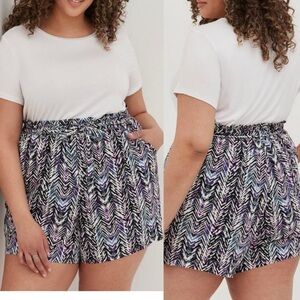 NWT Torrid size 1 chevron high waist paper bag shorts
